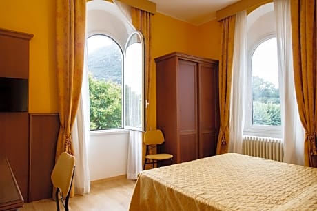 Double or Twin Room with Lake View