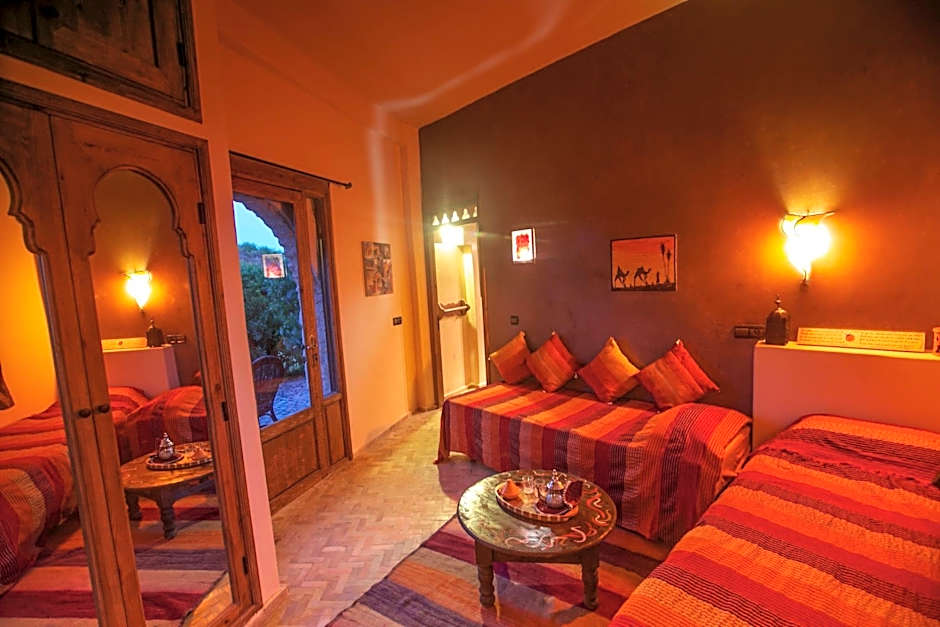 Dar Danse, the Bubble on the Beach