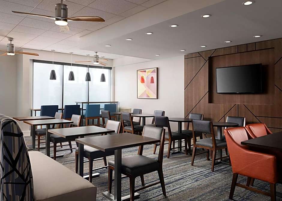 Holiday Inn Express and Suites New Orleans Airport By IHG