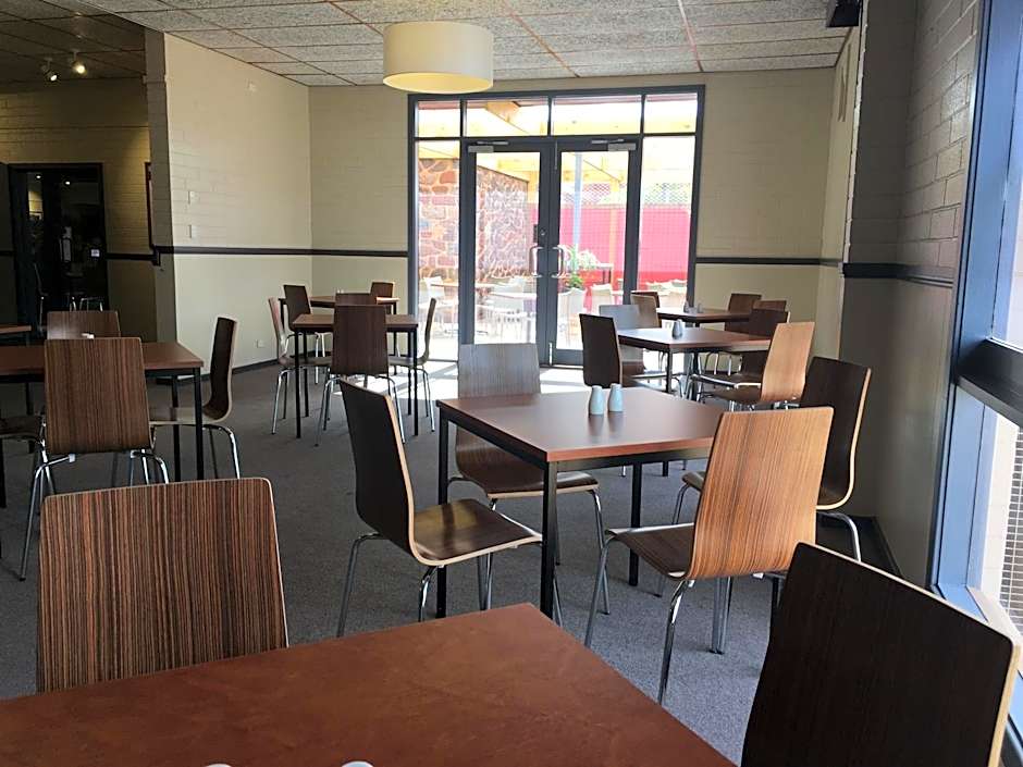 Opal Inn Hotel, Motel, Caravan Park