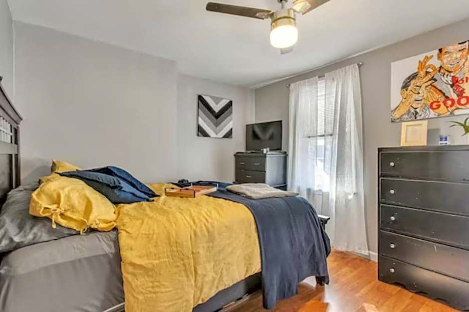 Studio near Arsenal Park l Street Parking