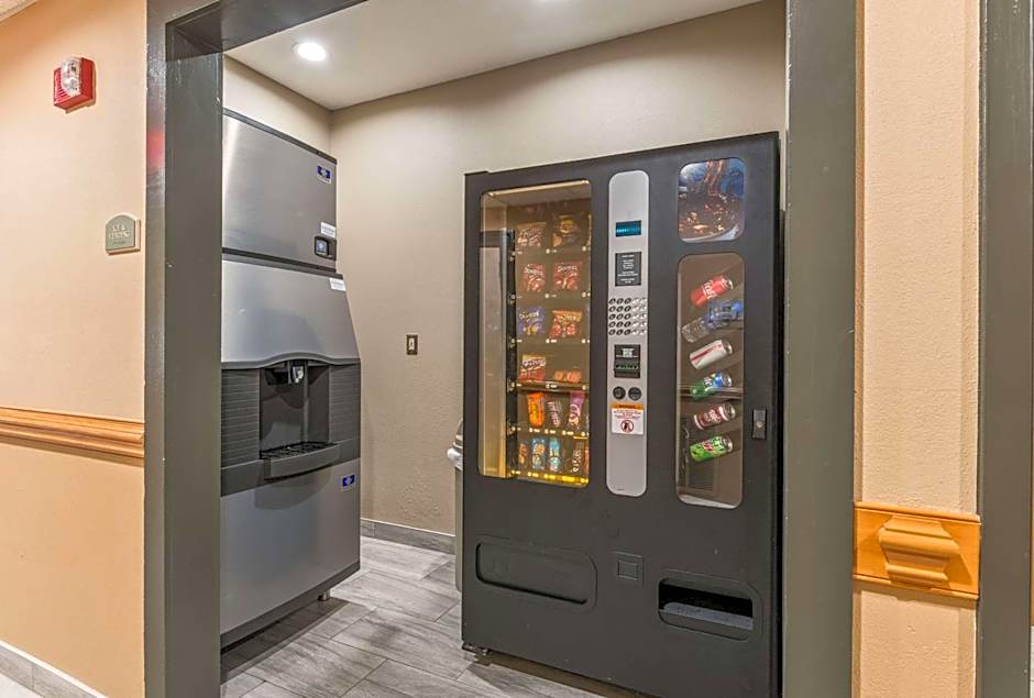 Quality Inn & Suites Hendersonville - Flat Rock