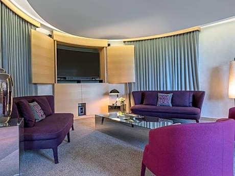 Imperial Suite with One King Bed