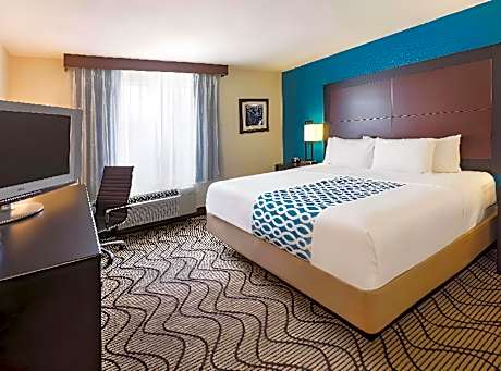 1 Queen Bed Non-Smoking