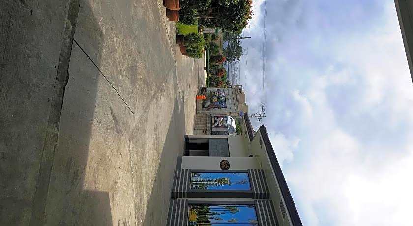 Hollywood Drive-In Hotel