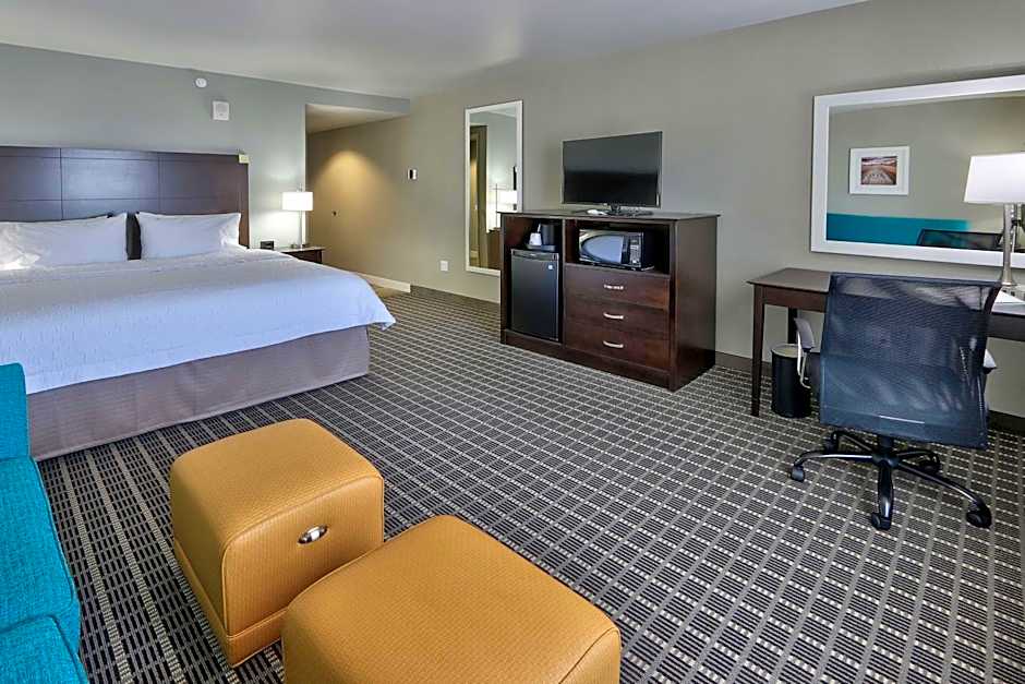 Hampton Inn By Hilton & Suites Albuquerque Airport