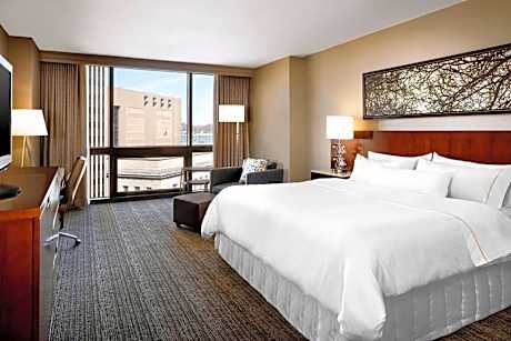 King Room with Bathtub - Mobility Access/Hearing Accessible