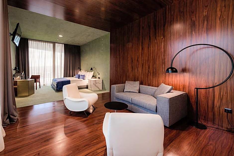 Winery & Design hotel ROXANICH