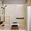 Days Inn and Suites by Wyndham Kansas City South