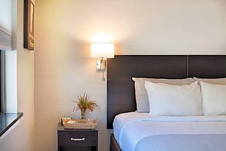 King Room - Non-Smoking