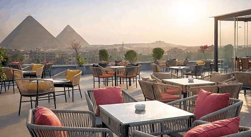 Pyramid Front Hotel