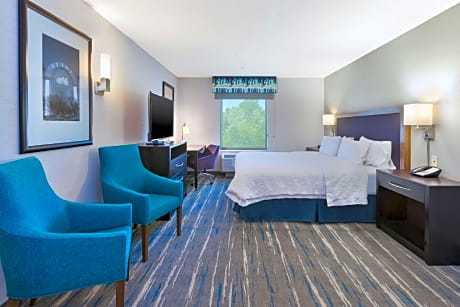1 King Hearing Accessible 2 Room Suite Non-Smoking
