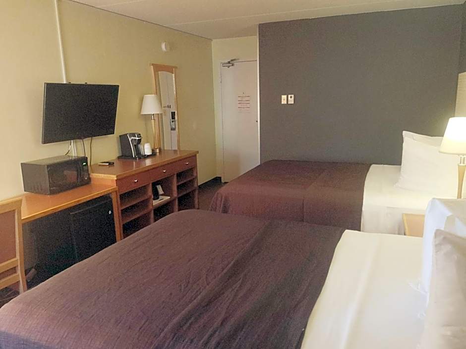 Travelodge by Wyndham Edmonton West