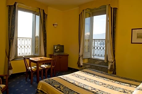 Double or Twin Room with Lake View