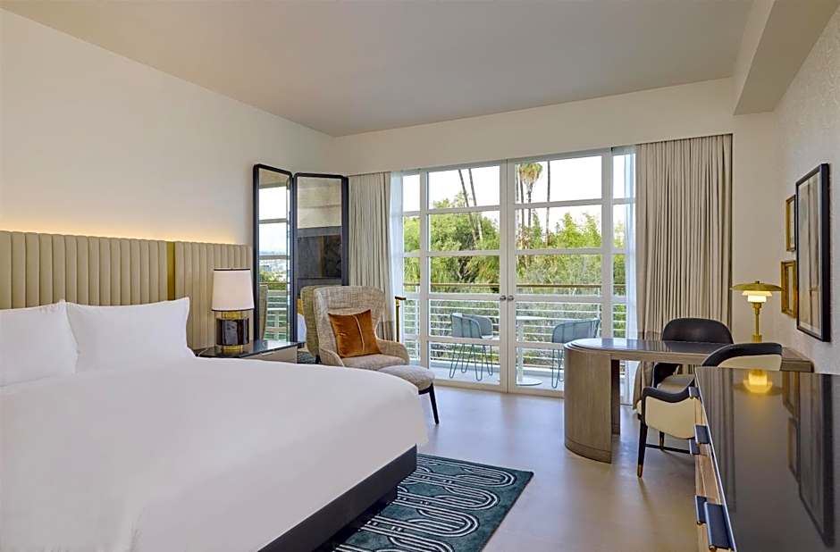 Photo 1 of 9 of Deluxe 1 King Bed