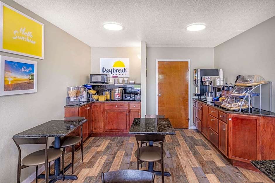 Days Inn by Wyndham Clarksville TN
