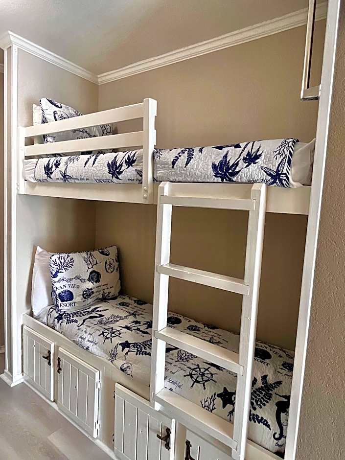 Cozy Galveston Beach Front Condo