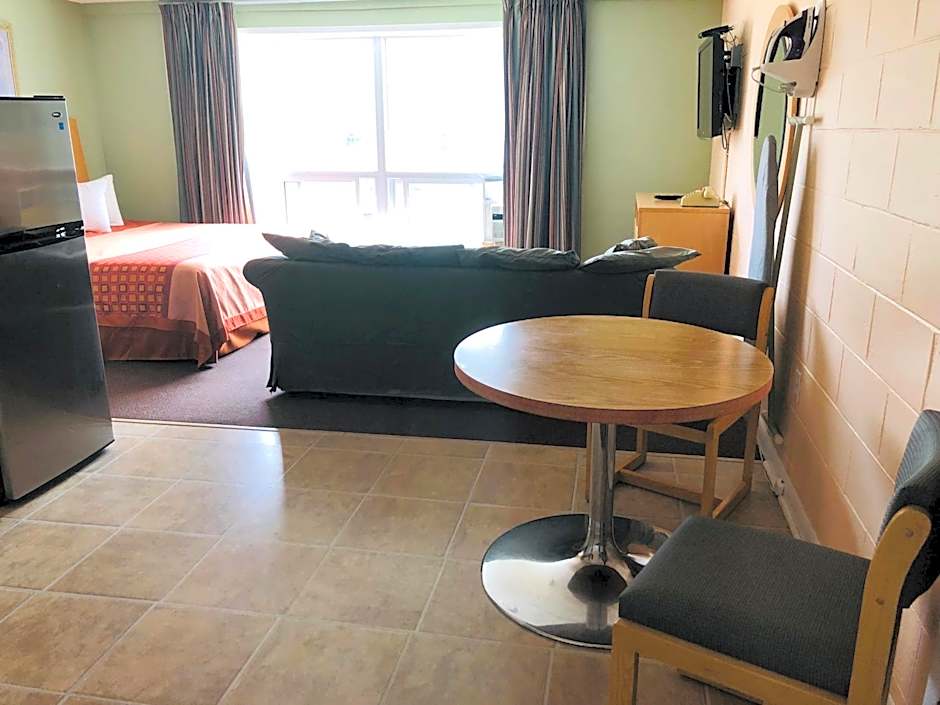 Perth Plaza Inn & Suites