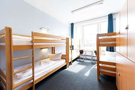 6-Bed Room with Shared Bathroom