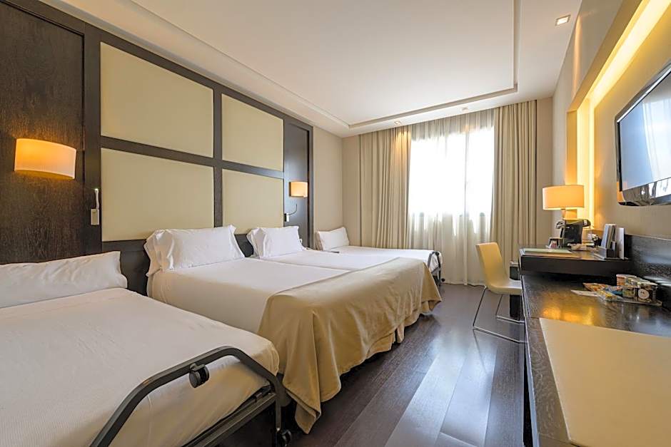 Hotel Maydrit Airport