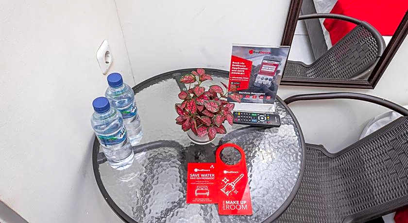 RedDoorz near Alun Alun Bandung 2