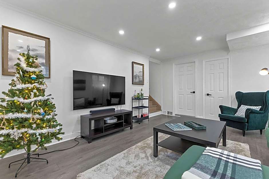 Spacious Urban Cabin in West Montreal - 4BR