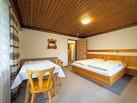 Apartment with Mountain View