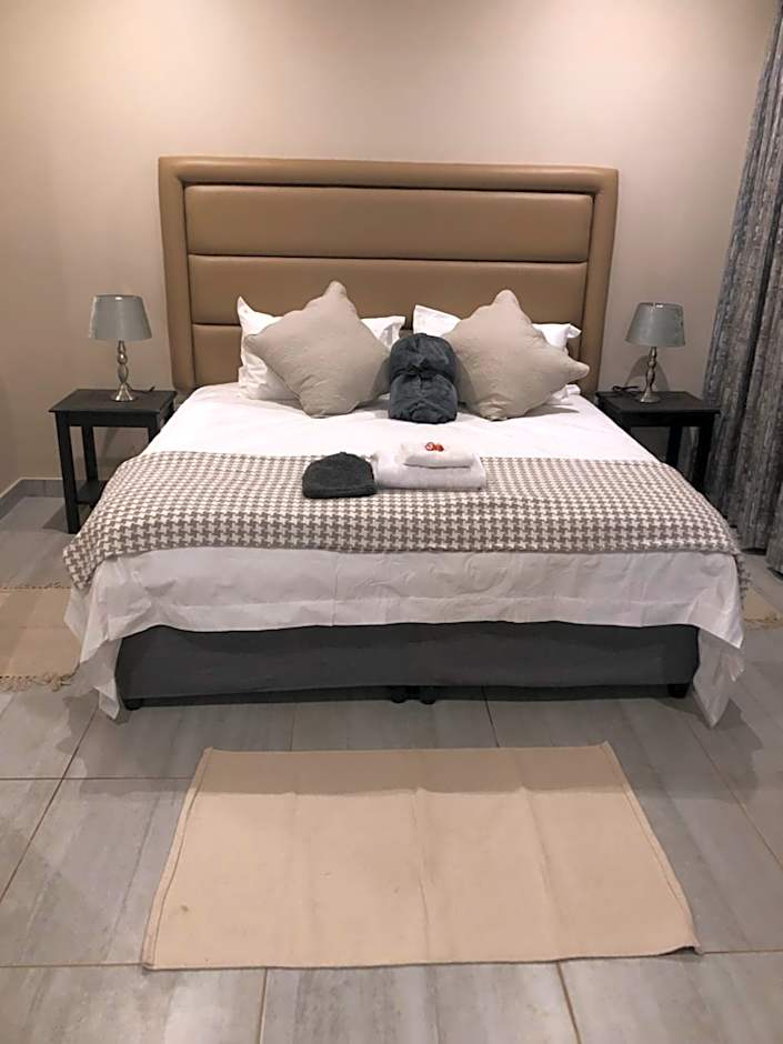 8 on Acacia Guesthouse