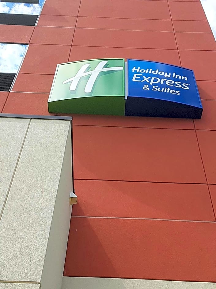 Holiday Inn Express and Suites Harrisburg S - Mechanicsburg