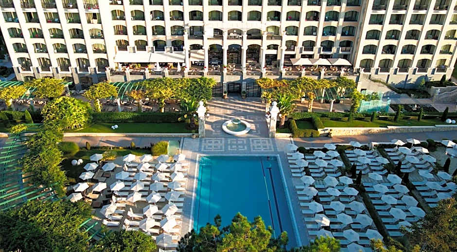 Photo 1 of 33 of Astor Garden Hotel