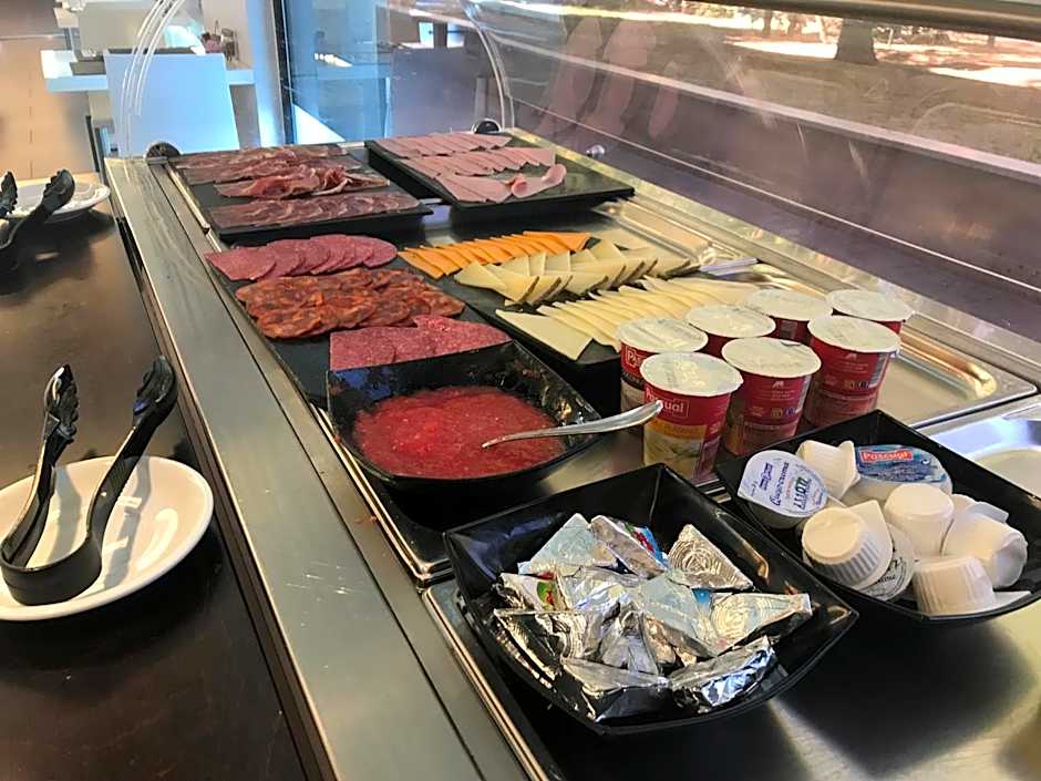 täCH Madrid Airport