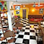 Sunflower Beach Backpacker Hostel & Bar