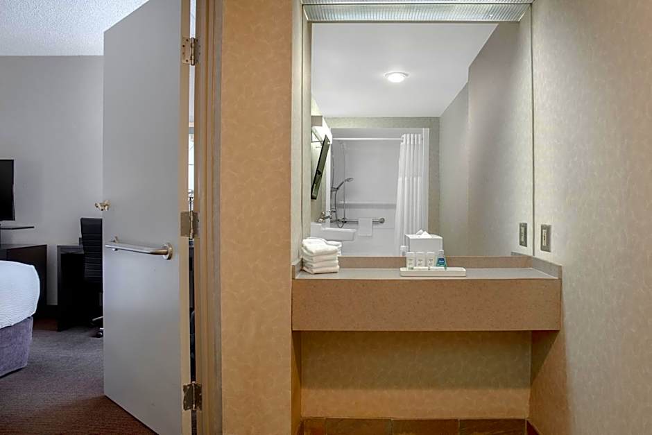 Ramada Plaza by Wyndham Calgary Downtown