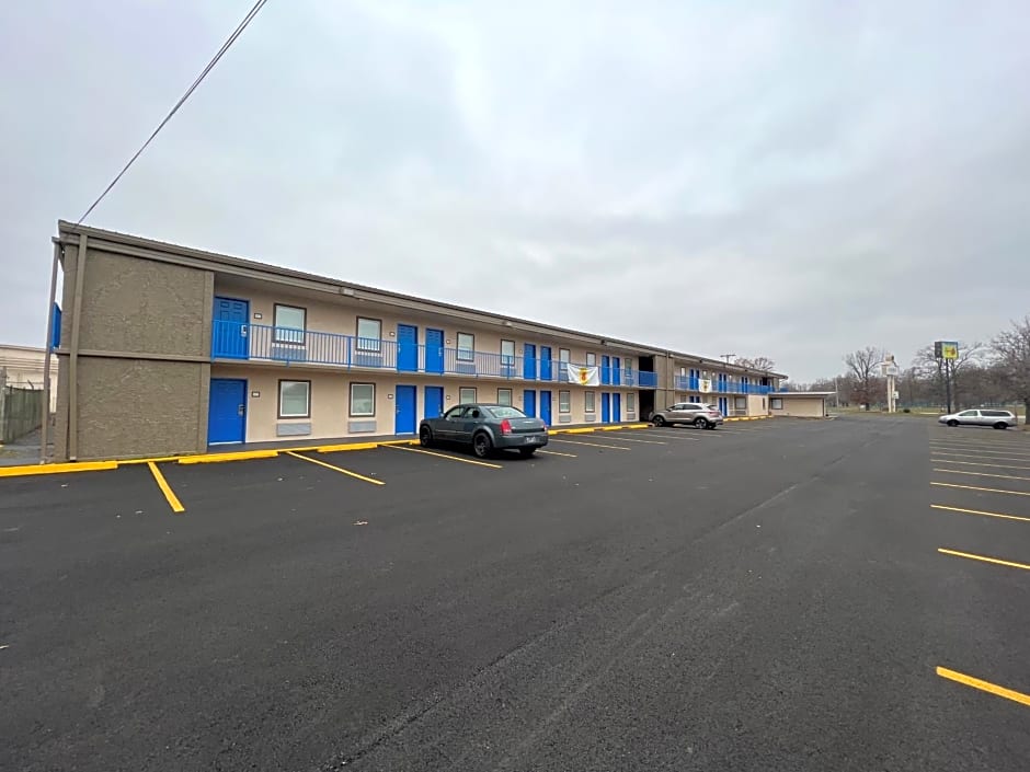 Super 8 by Wyndham Paducah I-24 Exit 4