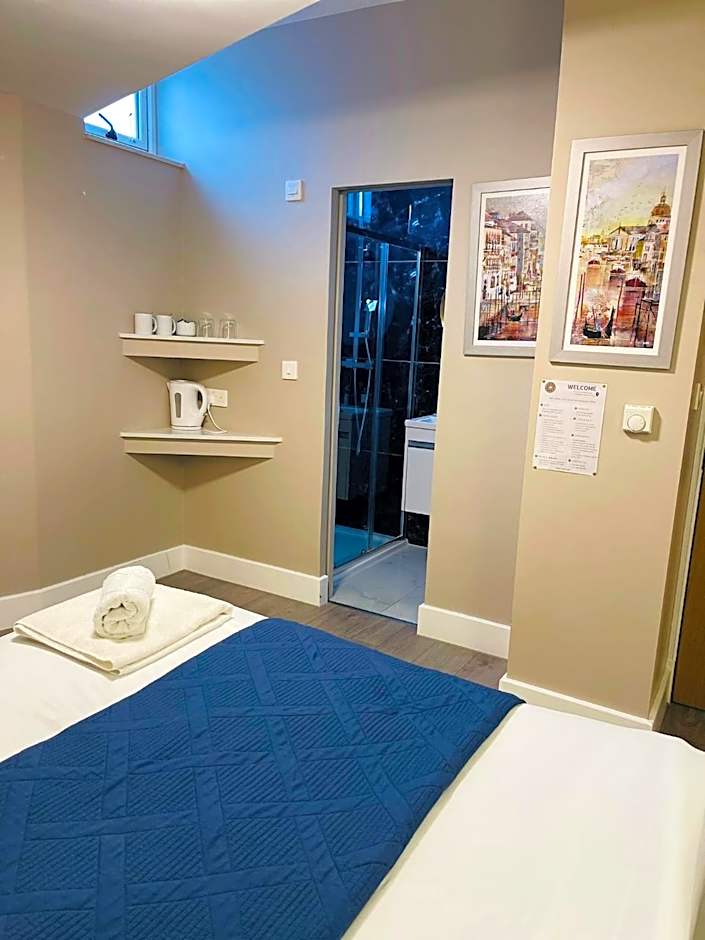 OYO Paragraph Palmers Green - Tottenham Stadium