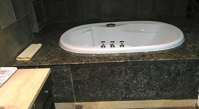 Crystal Business Motel