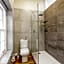 Queen's Hotel by BON Hotels