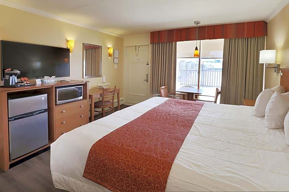 Fleur de Lis Beach Motel