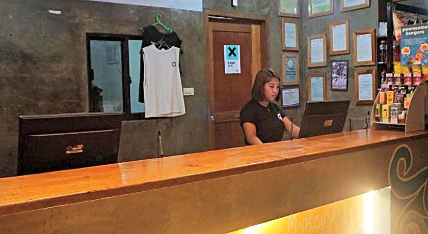 Mad Monkey Hostel Siargao