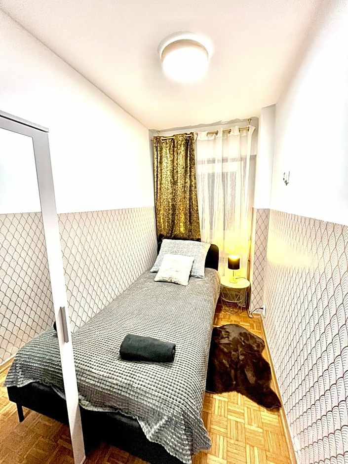 ClickTheFlat Solidarności City Center Apart Rooms