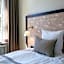 Ascot Hotel