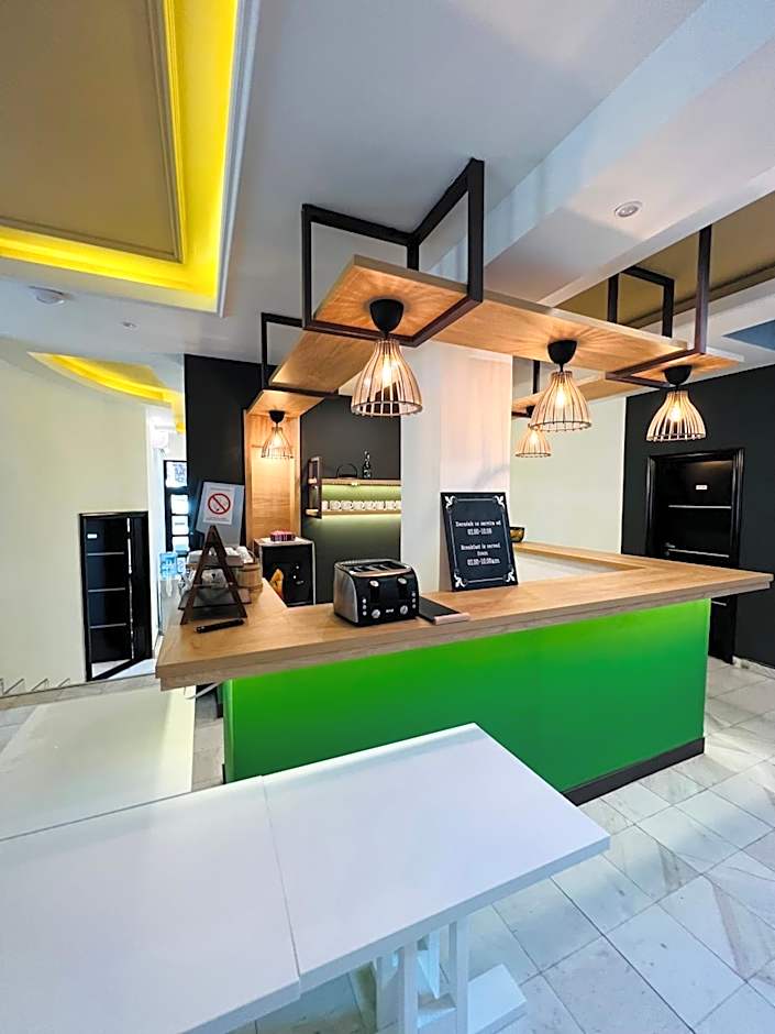 Side One Design Hotel Garni