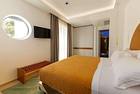 King Room with Spa Bath