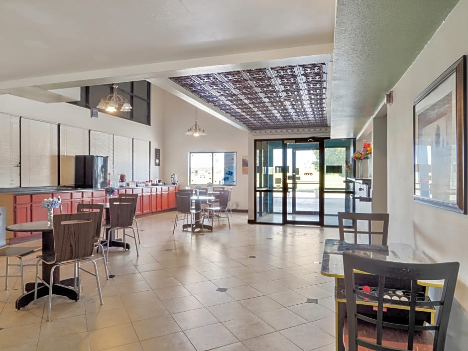 Lonestar Inn & Suites, Erick OK – Hwy 40 BY OYO