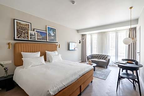 Medium Studio with Kitchen