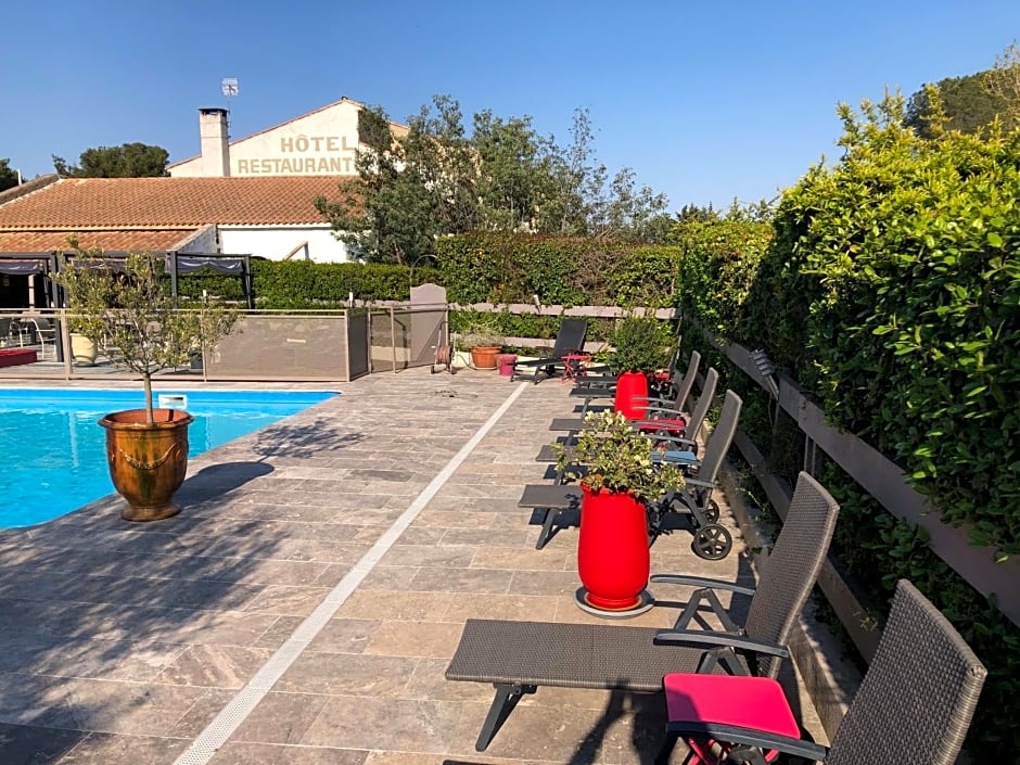 Les Aubuns Country Hotel
