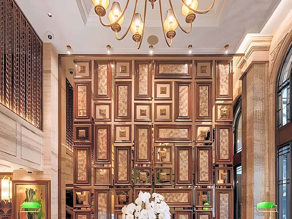 Peridot Gallery Classic Hotel