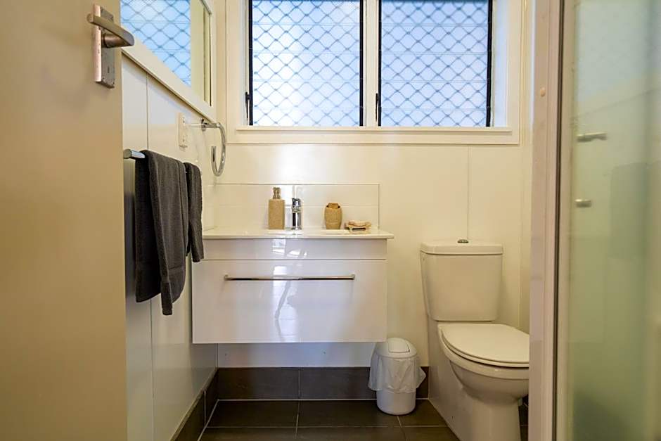 Hananui Lodge and Apartments