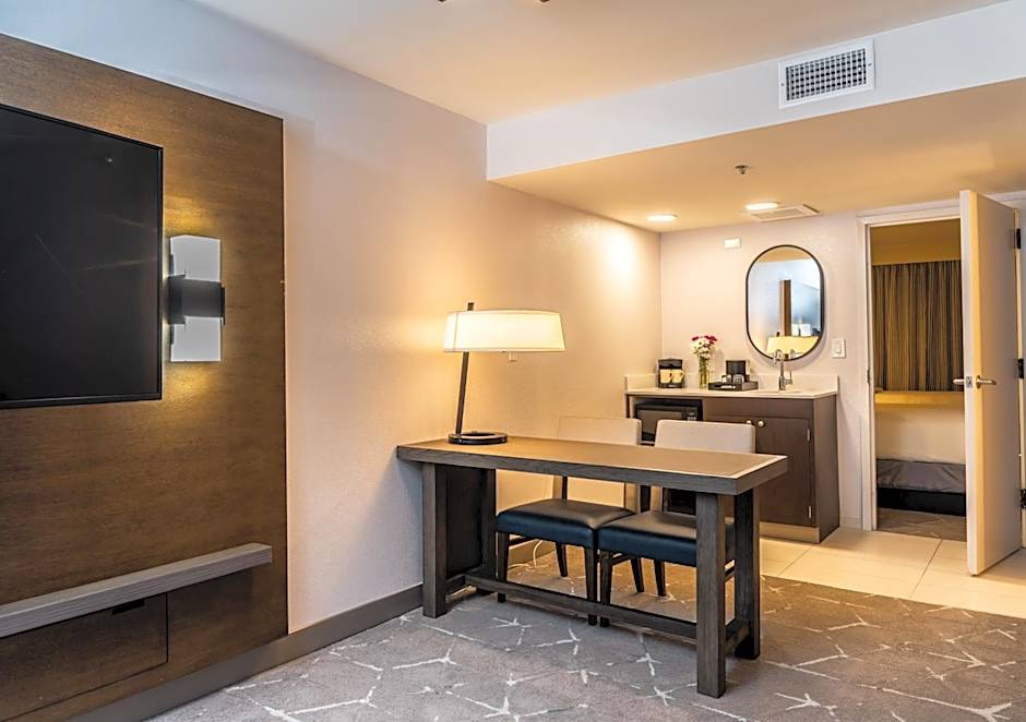 Embassy Suites By Hilton Hotel Tulsa-I-44