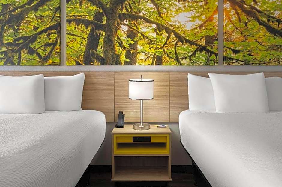 Days Inn & Suites by Wyndham Byram